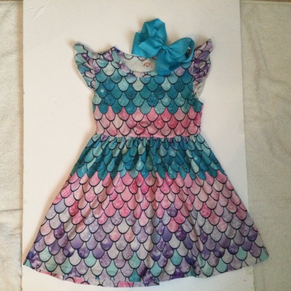 100 Company Mermaid Scale Dress with Matching Bow, no size tag - Picture 3 of 5
